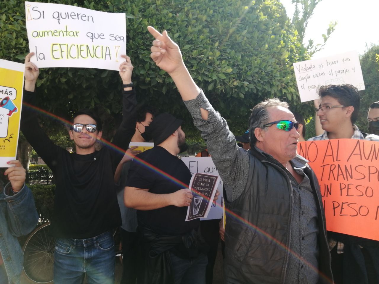  Adultos mayores y estudiantes se manifestaron por el aumento del pasaje